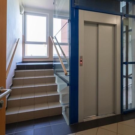 Sunny Apartment In Modrany By Prague Days ภายนอก รูปภาพ