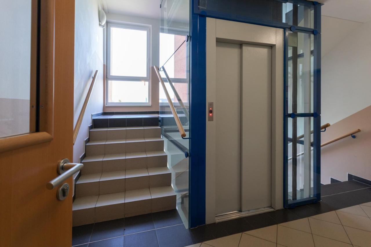 Sunny Apartment In Modrany By Prague Days ภายนอก รูปภาพ