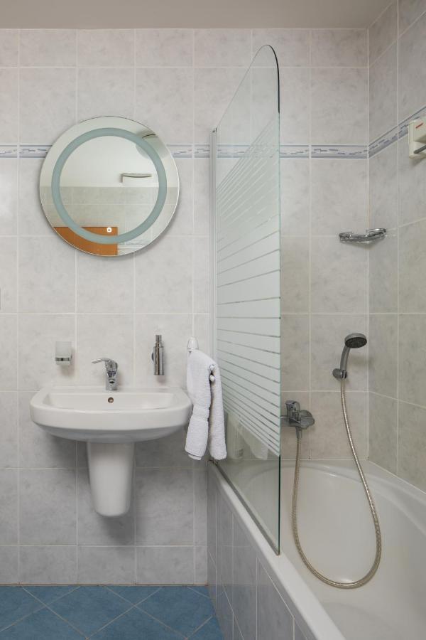 Sunny Apartment In Modrany By Prague Days ภายนอก รูปภาพ